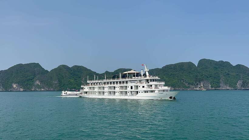 2-Day Lan Ha and Cat Ba Cruise Tour By 3 Star Cruise Ship - Kayaking through Lan Ha Bay