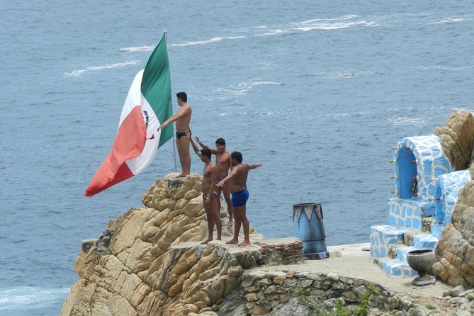 4hr Fun Guide Tour For Cruisers or Hotels Guests with Divers Show - Chapel of Peace and the view over Acapulco Bay