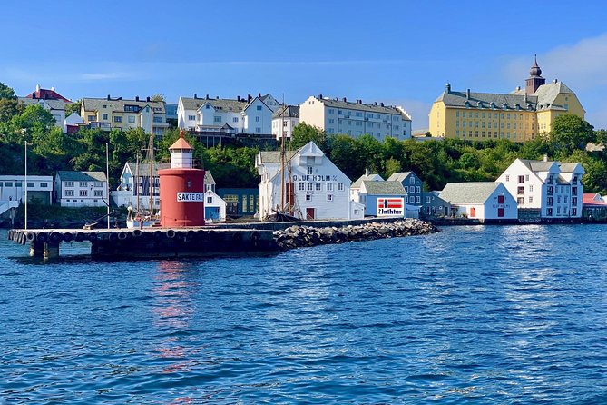 Alesund Sightseeing private tour for cruise passengers - Meeting at Skansekaia and getting oriented