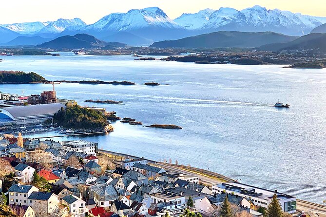 Alesund Sightseeing private tour for cruise passengers - Waldehuset, the house that survived the fire