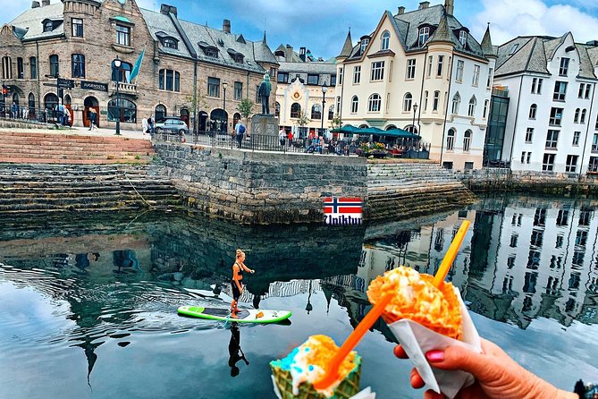 Alesund Sightseeing private tour for cruise passengers - Kongensgata and the details above eye level