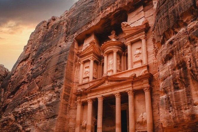 Aqaba Shore Excursion: Private Petra Sightseeing Tour with Lunch - Lunch, drinks, and the value of the $239.99 price
