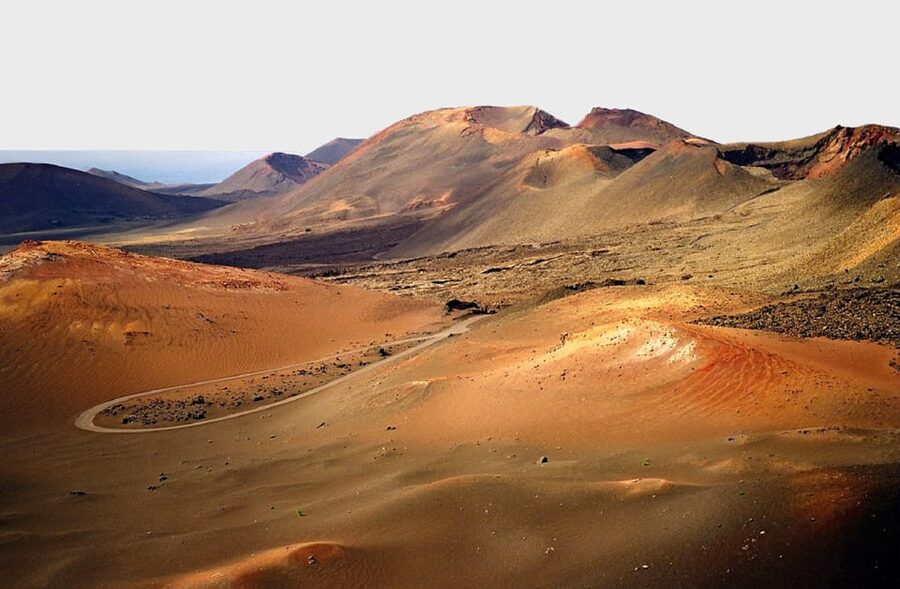 Arrecife: Timanfaya and Green Lagoon for Cruise Passengers - A quick stop at the Monument to the Farm Worker