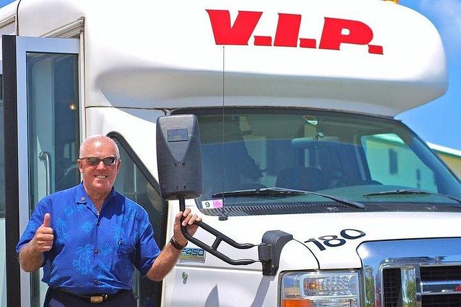 Arrival Trasfer: Airport Shuttle Honolulu and Cruise Terminal - Finding the green and white aloha shirt