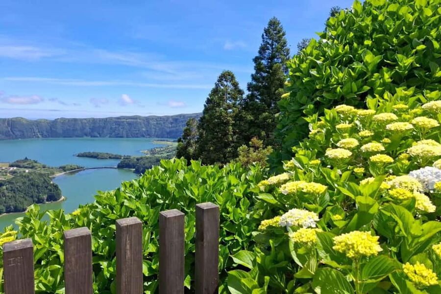 Azores: Sete Cidades, Blue & Green Lake Shore Excursion - Inside the crater at Cerrado das Freiras and Lagoa Azul