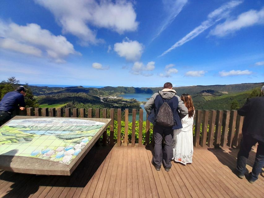 Azores: Sete Cidades, Blue & Green Lake Shore Excursion - Ponta do Escalvado adds an Atlantic edge