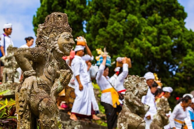 Bali Private Driver (Airport pickup, Customize Tour,Group Tour) - Markets, art, and water sports