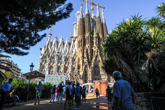 Best of Barcelona Shore Excursion & Sagrada Familia Skip the Line - Group size, language, and the pace of the day