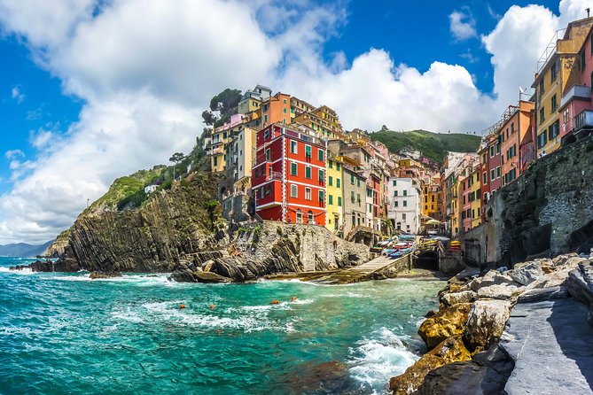 Cinqueterre and Pisa Shore Excursion from Livorno - Pisa starts with grand squares and one famous tilt