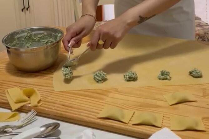 Civitavecchia Private Cooking Course to Make Pasta - Spaghetti alla chitarra and the guitar tool