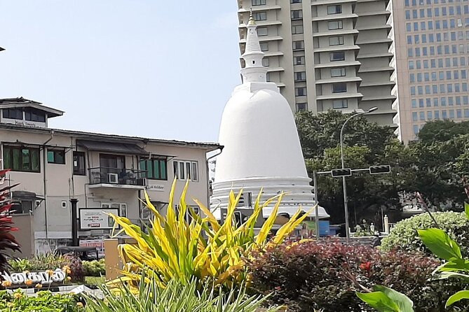 Colombo Port Shore Excursions Panoramic Colombo City By Tuk Tuk. - Pettah and the Red Mosque set the tone