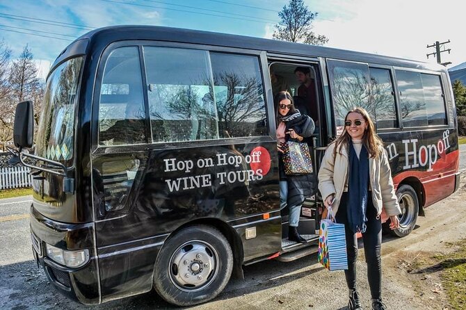 CRUISE SHIP DAY Marlborough Hop On Hop Off Wine Tours - The best winery stops for lunch and a proper tasting
