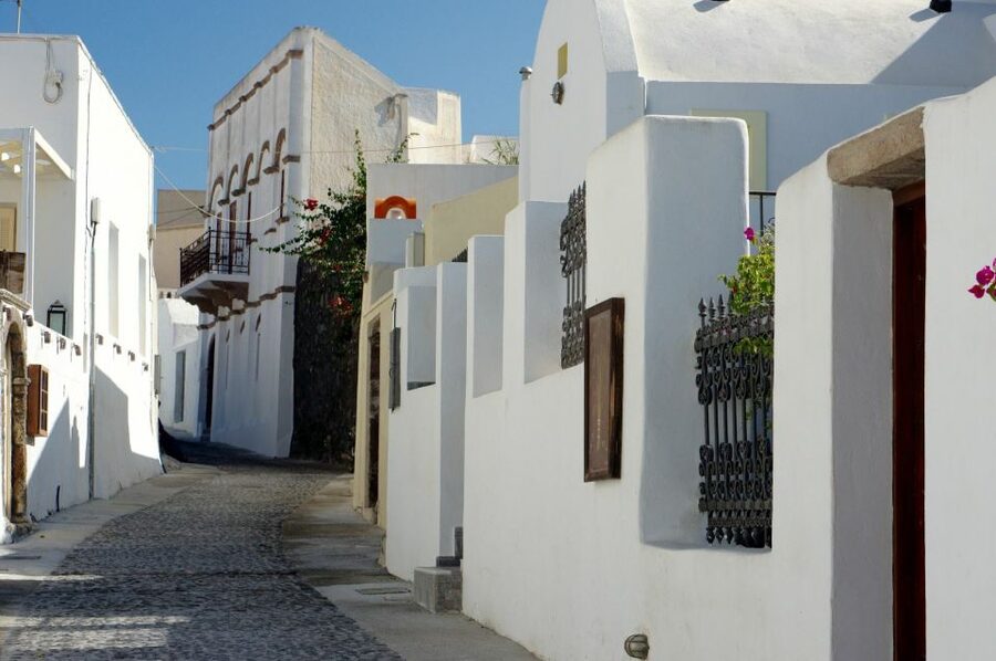 Cruise Traveller's Shore Excursion - Why a private Santorini tour can make sense