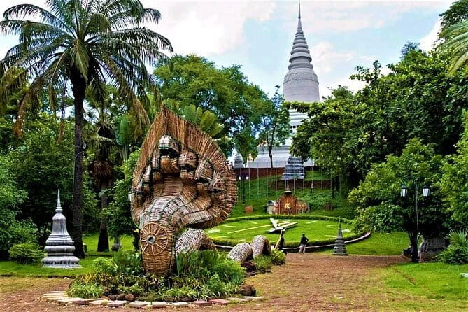 Day Trip from Sihanoukville to Phnom Penh for Cruise Passengers - Wat Ounalom and the city’s Buddhist center