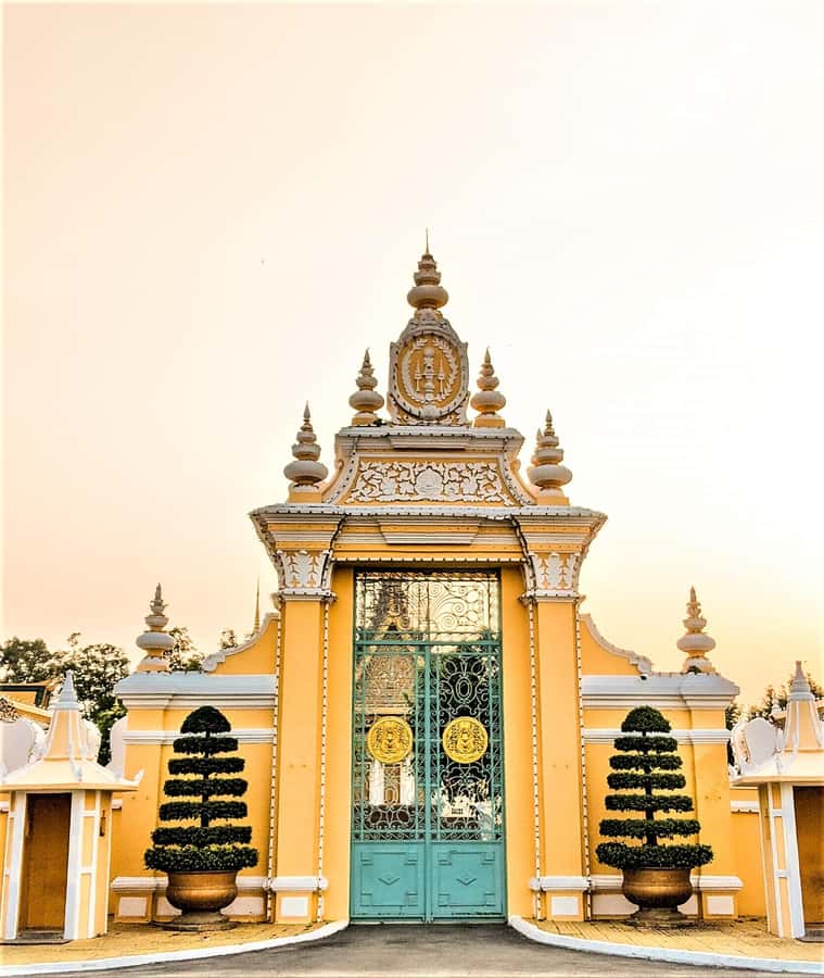 Day trip from Sihanoukville to Phnom Penh for Cruise Ship - Royal Palace and Silver Pagoda