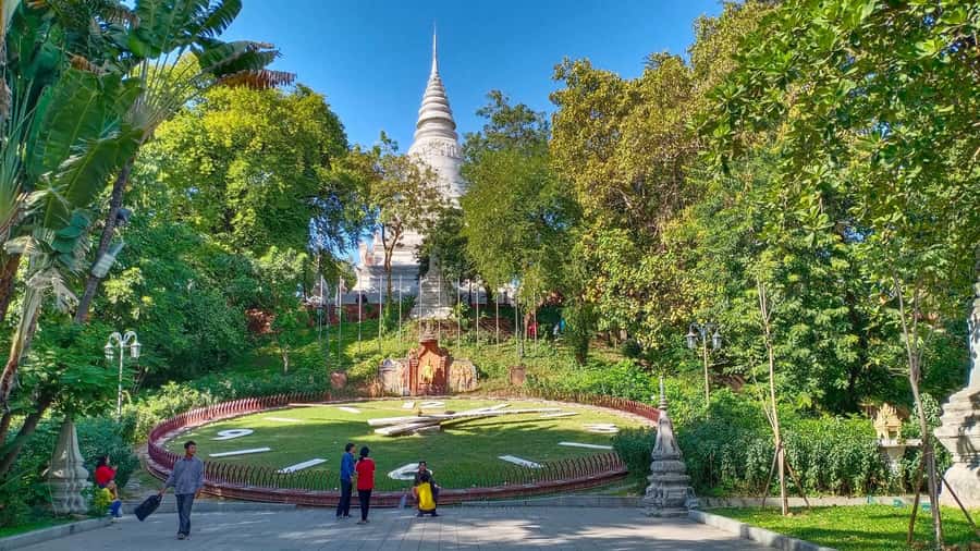 Day trip from Sihanoukville to Phnom Penh for Cruise Ship - Wat Phnom and Wat Ounalom