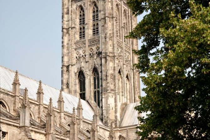 Dover Shore Excursion:Post-Cruise Tour to London via Canterbury and Leeds Castle - Canterbury: cathedral, medieval streets, and limited free time