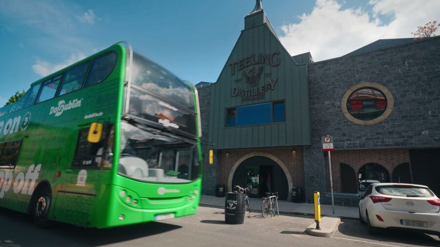 Dublin: Cruise Excursion Hop-On Hop-Off Tour & Rail Ticket - Trinity College, College Green, and the Book of Kells
