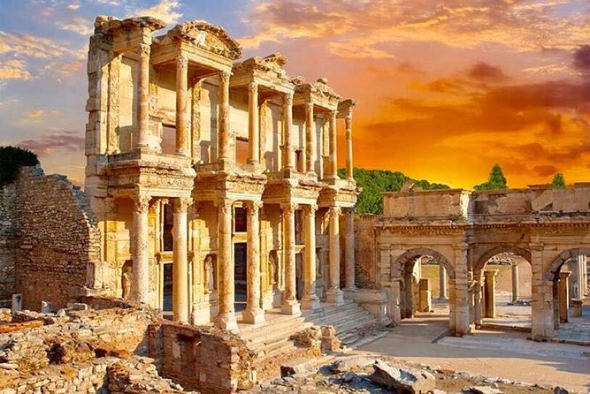 Easy Ephesus Shore Excursion – 4 Hours For Cruise Guest - Meeting your guide at Kusadasi Cruise Port
