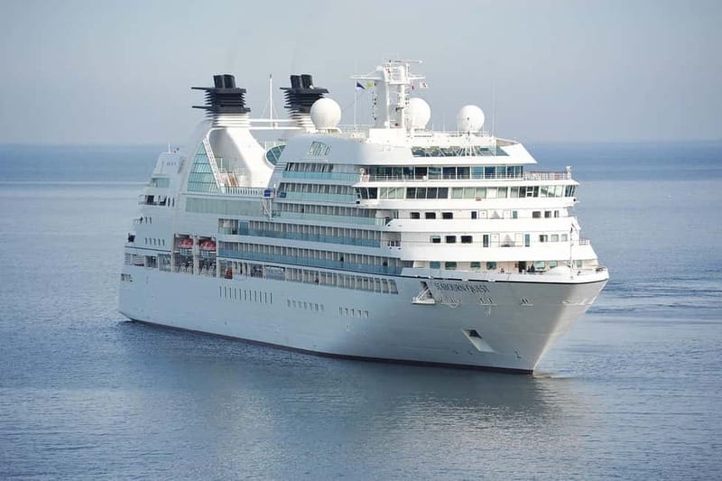 Exclusive excursion from Vigo to Santiago de Compostela for cruise passengers - Meeting your guide at Vigo’s cruise terminal