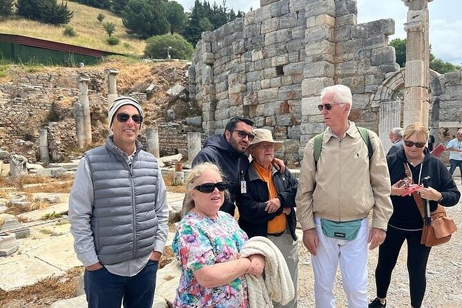 FOR CRUISERS: Ephesus Tour From Kusadası Port By Locals - Meeting your guide at Kusadasi cruise port