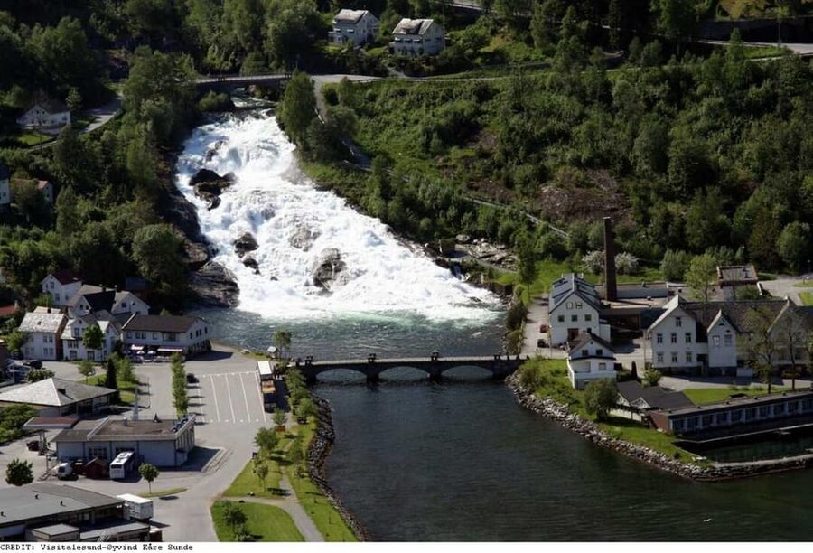 From Hellesylt: The Best of Geiranger Shore Excursion - What the bus day feels like