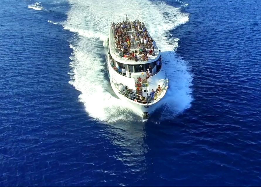 From Milazzo: Panarea & Stromboli Cruise Excursion - Leaving Milazzo with the castle in view