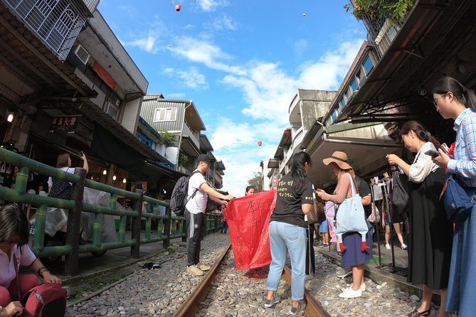 Full-Day Private Custom Keelung Shore Excursions - Chiang Kai-shek Memorial Hall and Taiwan’s political story