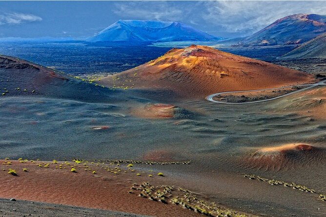 Grand Tour to Timanfaya and Jameos del Agua for cruise passengers - El Lago Verde, the final volcanic view