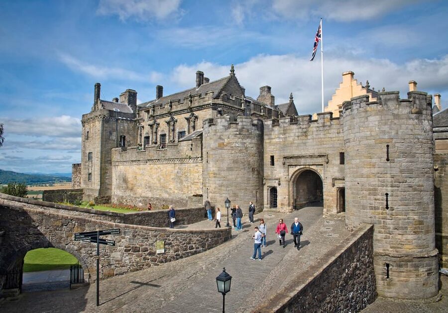 Greenock Cruise Terminal; Stirling Castle and District Tour - Optional Bannockburn time and route choices