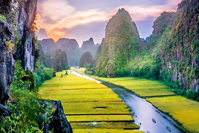 Halong Bay Shore Excursion 6 Hour Private Cruise from Cruise Port - The guide and service can make the difference
