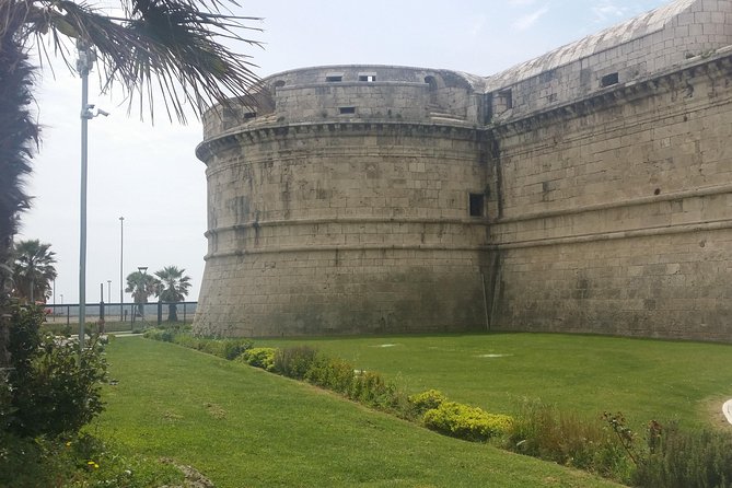 Incitur tours Civitavecchia with you! Walking Tour - Why Civitavecchia deserves your morning