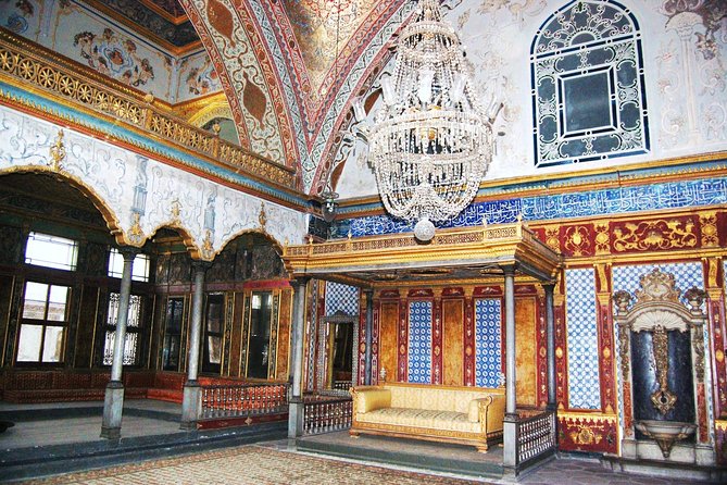 Istanbul Shore Excursion: 1 or 2-Day Private Guided Tour with Private Van - Entering the Blue Mosque