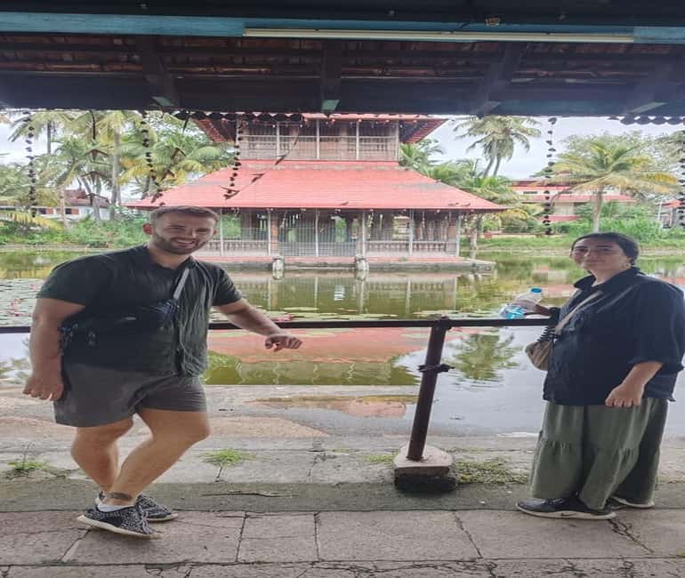 Kochi Shore Excursion: Tuk-Tuk Tour with Hidden Gems - Paradesi Synagogue, Jew Town, and church landmarks