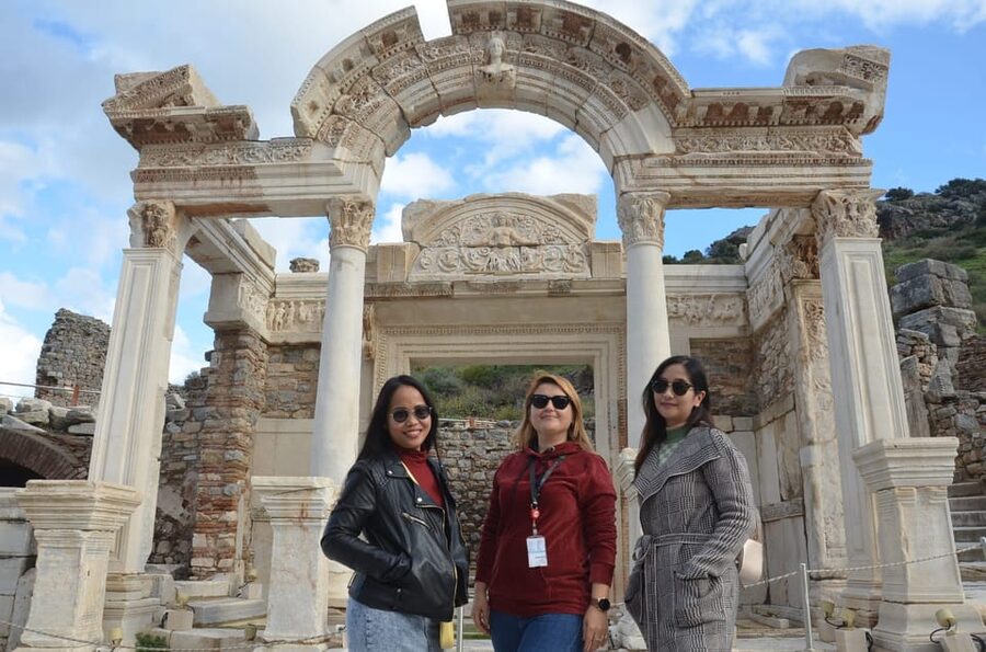Kusadasi: EPHESUS PRIVATE PORT TOUR FOR CRUISES-SAVE TIME - The Celsus Library and Marble Street