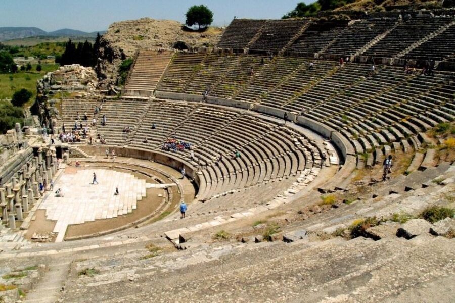 Kusadasi: Private Ephesus Tour with Lunch for Cruisers - From Kusadasi port to the Magnesia Gate