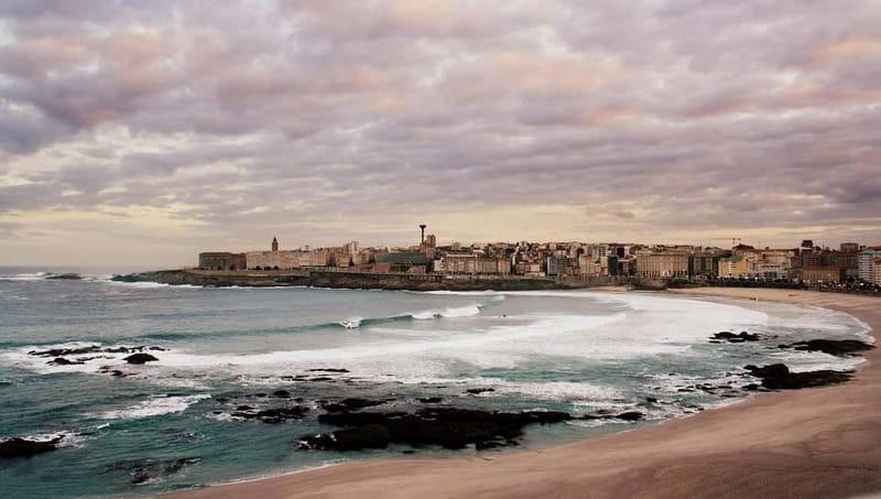 La Coruña: Tour for Cruise Passengers from the Port of La Coruña - Walking Into the Old Town