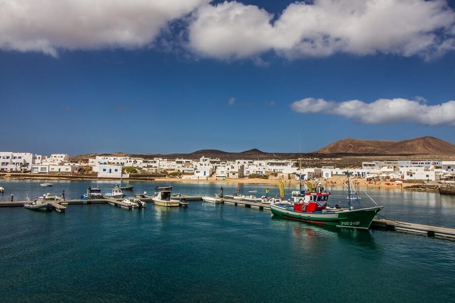 La Graciosa: Island Cruise with Lunch for Cruise Passengers - Forty-five minutes in Caleta de Sebo