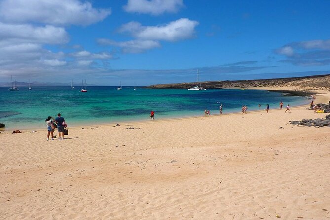 La Graciosa Island Tour for Cruise Passengers from Lanzarote - The food and onboard atmosphere