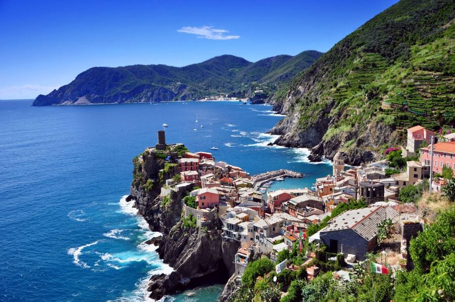 La Spezia: Cinque Terre Private Trip for Cruise Passengers - Manarola brings the classic Cinque Terre view