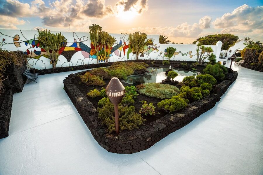 Lanzarote: César Manrique & Teguise Market from Cruise Port - Why César Manrique’s house is the heart of the outing