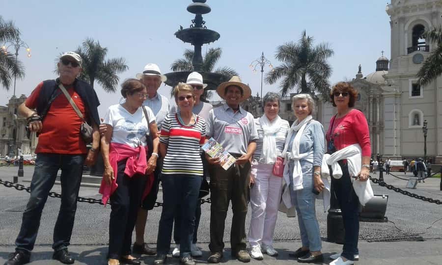 Lima: Shore excursion from the Port of Callao for Cruises - Lunch near the central square