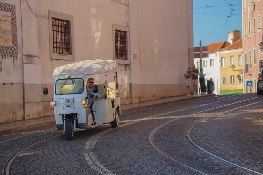 Lisbon: Early Morning TukTuk Tour - hotel/cruise ship pickup - What the $76 price really buys you