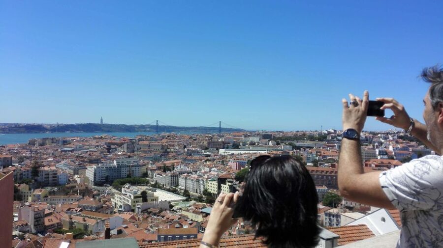 Lisbon: Layover Tour with Airport Pickup and Drop-Off - Who should book this Lisbon experience?