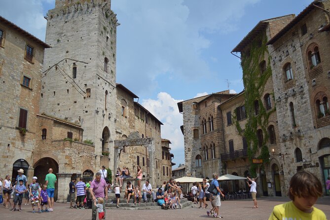 Livorno Shore Excursion: Private Day Trip to Siena and San Gimignano - Monteriggioni, a short stop with a medieval shell