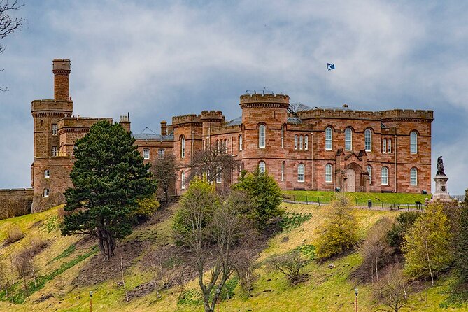 Loch Ness , Outlander , Inverness Castle , Clava and Culloden - Clava Cairns and the real inspiration behind Outlander