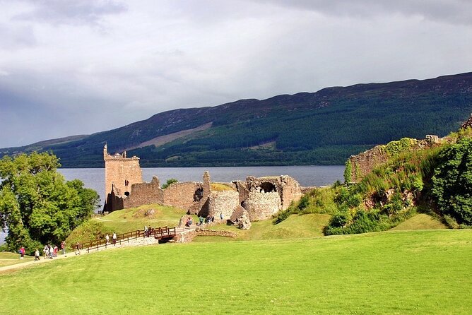 Loch Ness , Outlander , Inverness Castle , Clava and Culloden - Urquhart Castle on the shore of Loch Ness