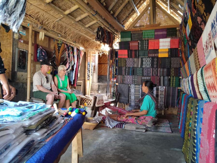 Lombok: Cultural Day Tour & Beach Pickup Cruise Port/Hotel - Sukarara and the work of weaving