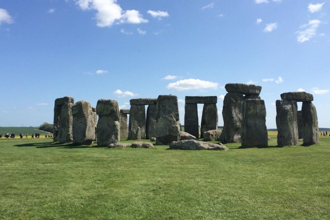 London to Southampton Cruise Port Including Stonehenge - Stonehenge in two focused hours