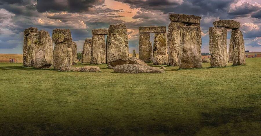 London to Southampton Cruise Terminal via Stonehenge - Hotel pickup sets the day in motion